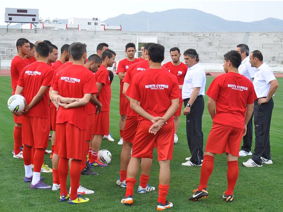 'A' Milli Takım ilk antrenmanını Atatürk Stadı'nda gerçekleştirdi
